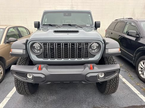 Used 2025 Jeep Gladiator Mojave w/ Convenience Group AWD/4WD image 6