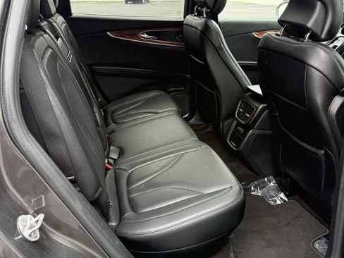 Used 2019 Lincoln Nautilus Reserve AWD/4WD image 13