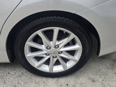 Used 2012 Toyota Prius V Five FWD image 10