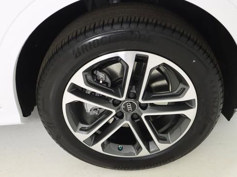 New 2026 Audi Q5 Premium image 9