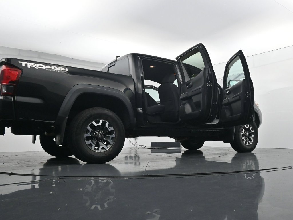 Used 2018 Toyota Tacoma TRD Off-Road w/ Technology Package AWD/4WD image 43