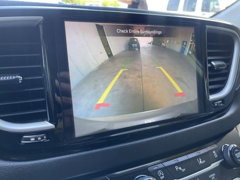 Used 2023 Chrysler Pacifica Touring-L FWD image 31