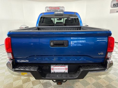 Used 2018 Toyota Tacoma SR5 image 4