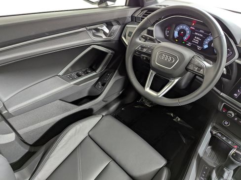 New 2025 Audi Q3 2.0T Premium image 9
