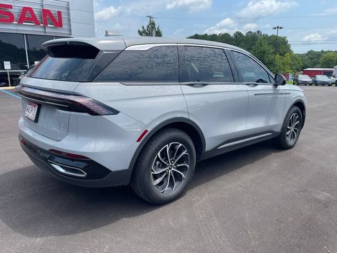 Used 2026 Lincoln Nautilus Premier AWD/4WD image 2