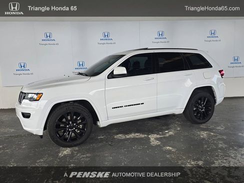 Used 2022 Jeep Grand Cherokee Laredo X image 1