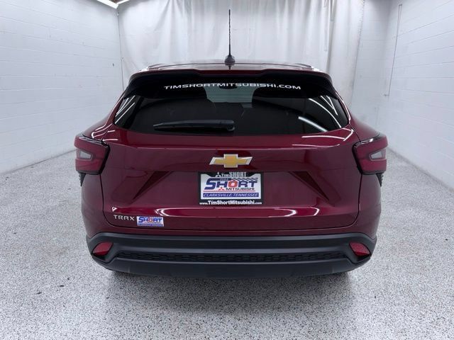 Used 2024 Chevrolet Trax LS w/ LS Convenience Package FWD image 3