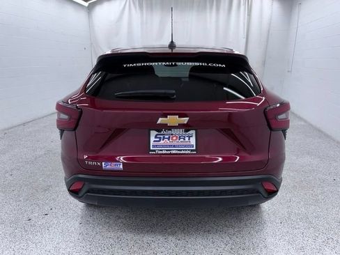 Used 2024 Chevrolet Trax LS w/ LS Convenience Package FWD image 3