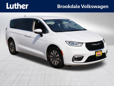 Used 2023 Chrysler Pacifica Touring-L FWD image 1