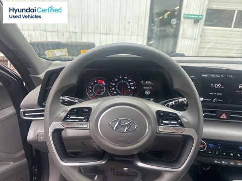 Used 2023 Hyundai Elantra SEL FWD image 14