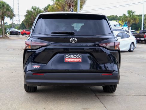 Used 2026 Toyota Sienna LE FWD image 26