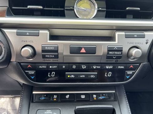 Used 2017 Lexus ES 350 w/ Luxury Package FWD image 17