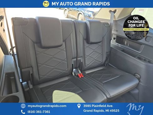 Used 2025 Volkswagen Atlas SE AWD/4WD image 24