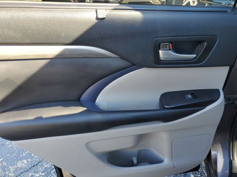 Used 2019 Toyota Highlander Limited image 15