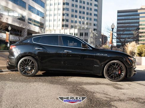 Used 2019 Maserati Levante S GranLusso image 8