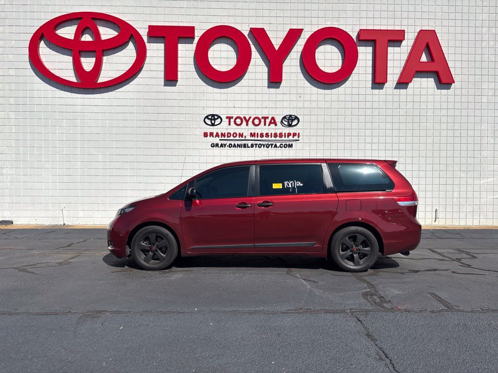 Used 2014 Toyota Sienna L FWD image 4