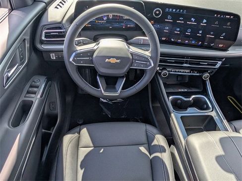 New 2026 Chevrolet Traverse LT w/ Sun and Wheel Package image 7