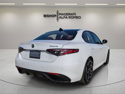 New 2025 Alfa Romeo Giulia Base image 7
