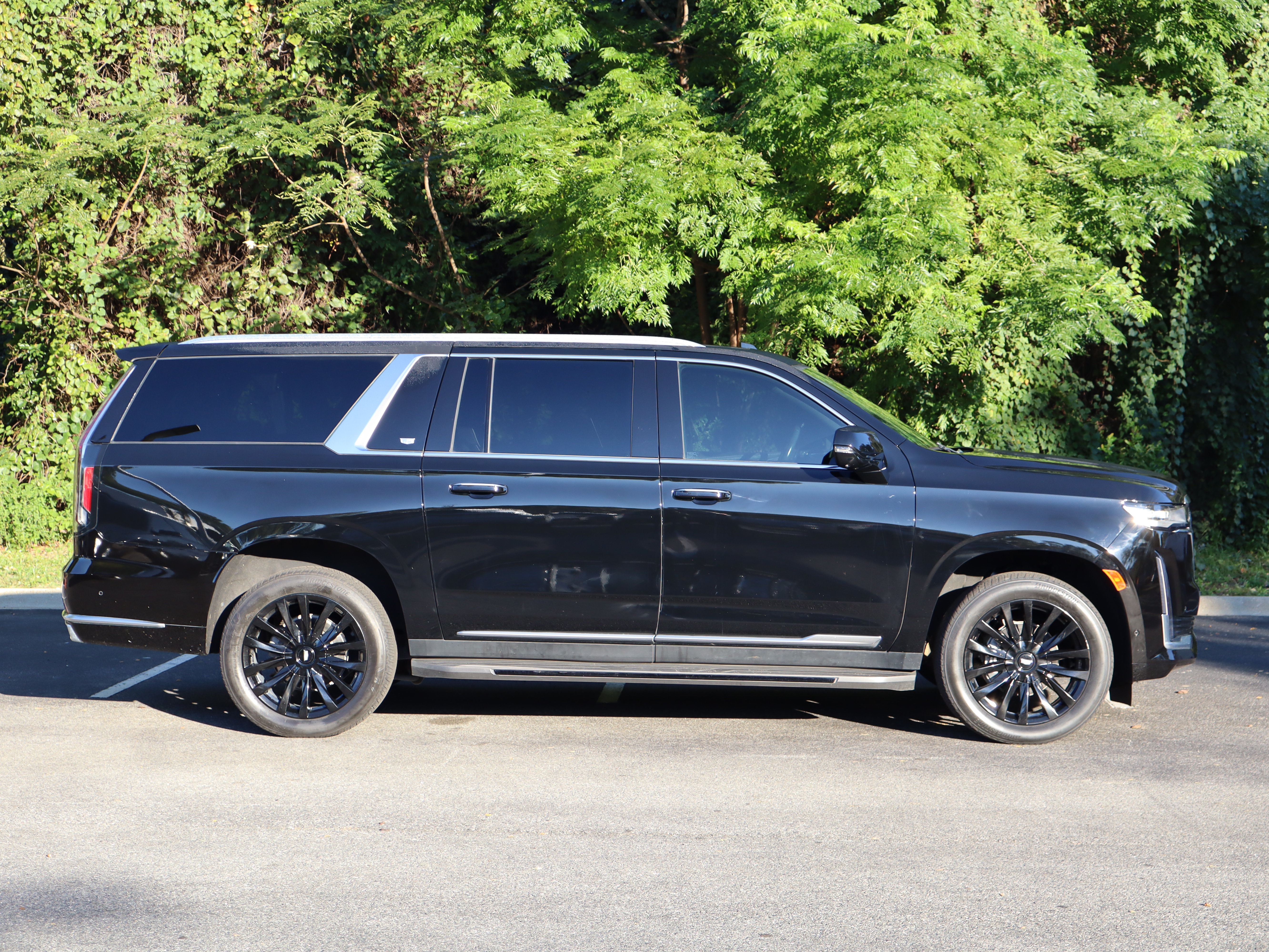 Used 2024 Cadillac Escalade ESV Premium Luxury AWD/4WD image 8
