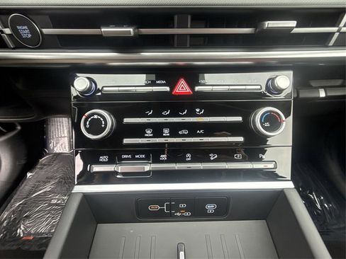 New 2025 Hyundai Santa Fe SE image 18