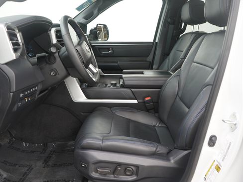 Used 2025 Toyota Tundra Platinum AWD/4WD image 28