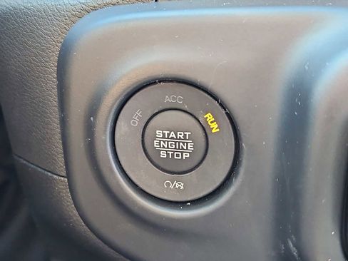 Used 2022 Jeep Gladiator Sport image 21