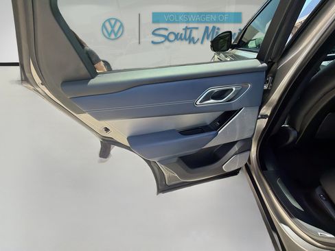 Used 2019 Land Rover Range Rover Velar R-Dynamic HSE AWD/4WD image 26