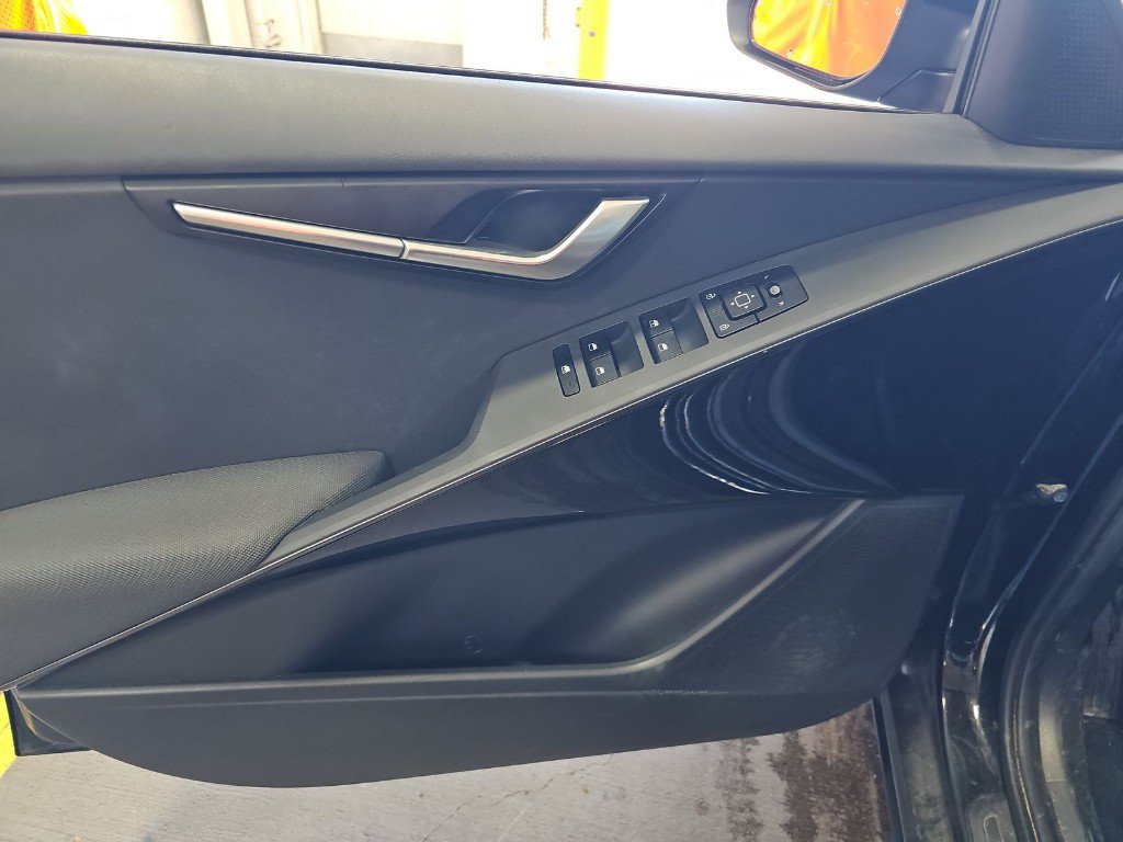 Certified 2023 Kia Niro EX FWD image 10