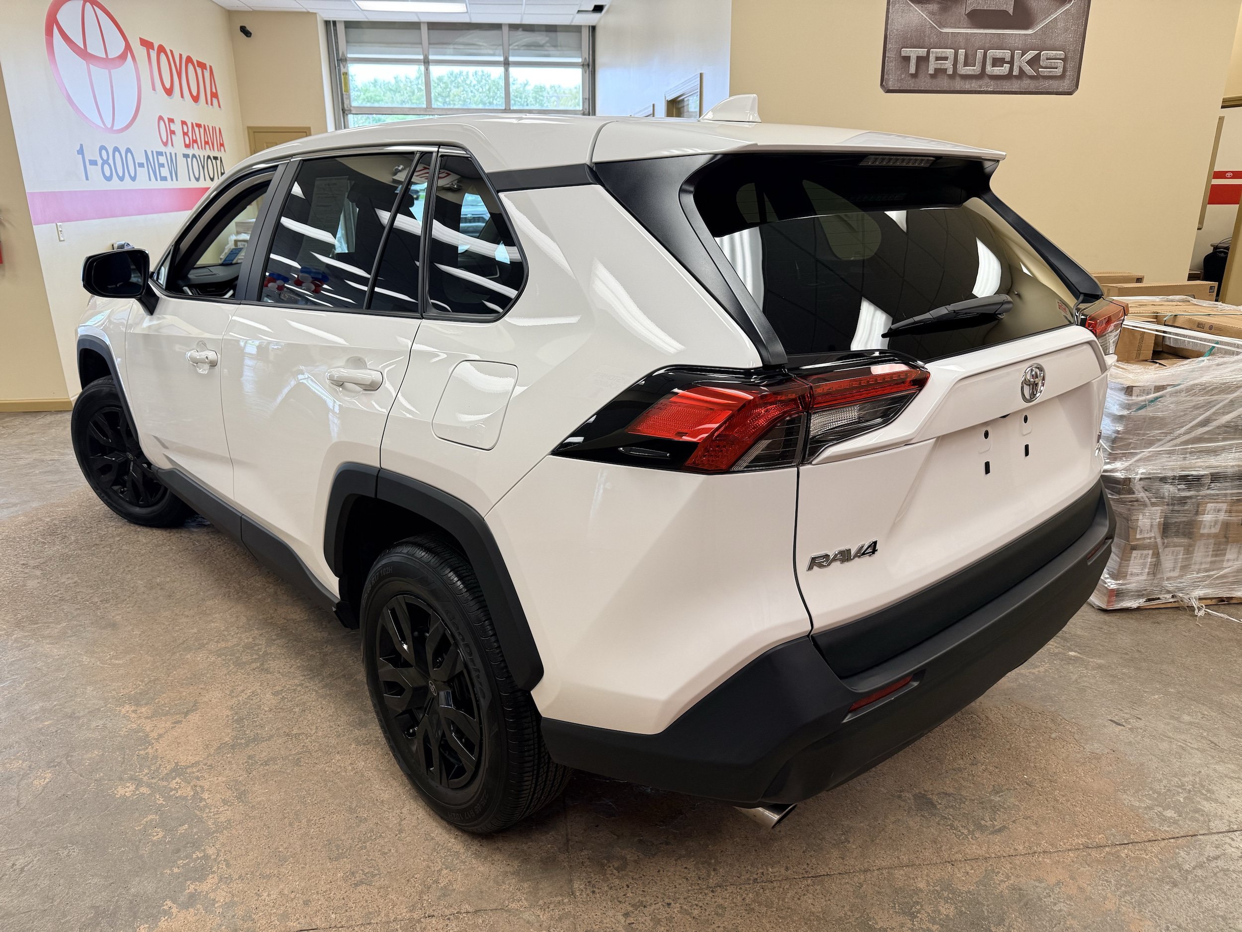 Used 2024 Toyota RAV4 LE AWD/4WD image 10