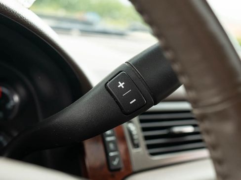 Used 2013 Chevrolet Suburban LTZ image 38