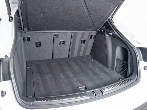 Used 2025 Porsche Macan image 27