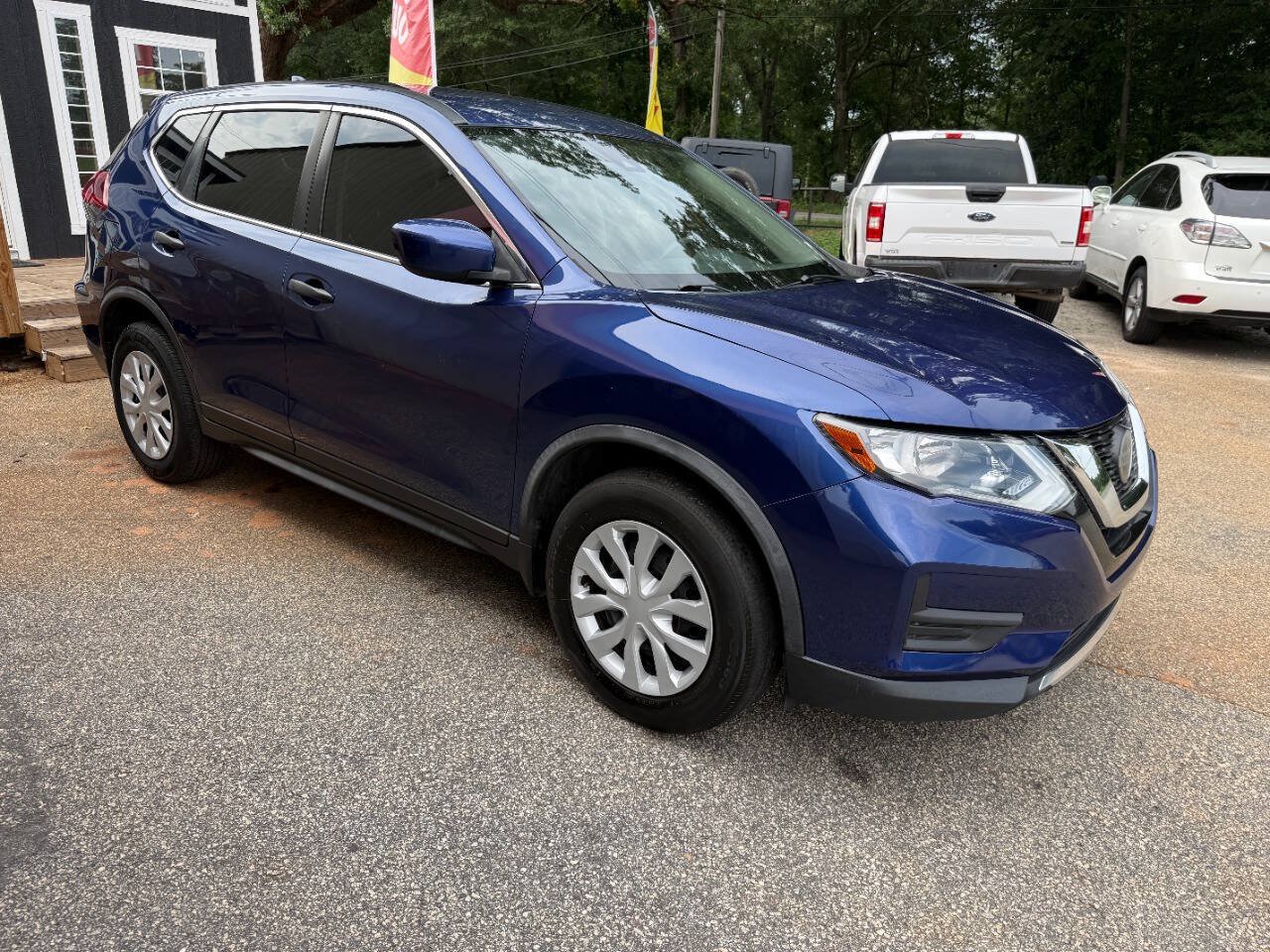Used 2020 Nissan Rogue S FWD image 3