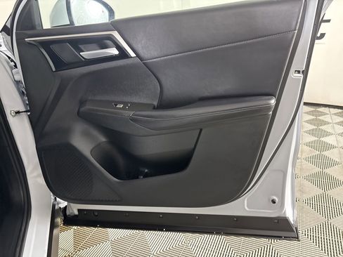 Used 2024 Mitsubishi Outlander SE Black Edition image 27