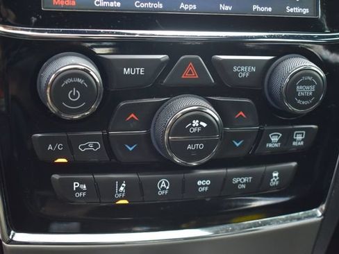 Used 2020 Jeep Grand Cherokee Altitude AWD/4WD image 31