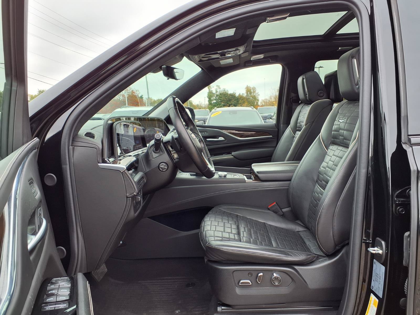 Certified 2023 Cadillac Escalade Sport Platinum w/ LPO, ONYX Package AWD/4WD image 18