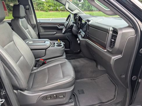 Used 2024 GMC Sierra 1500 SLT AWD/4WD image 12