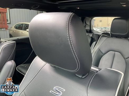 Used 2023 Chrysler Pacifica Limited w/ Uconnect Theater Family Group FWD image 19