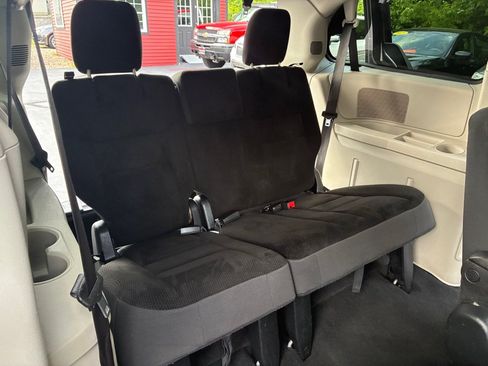 Used 2019 Dodge Grand Caravan SE FWD image 15