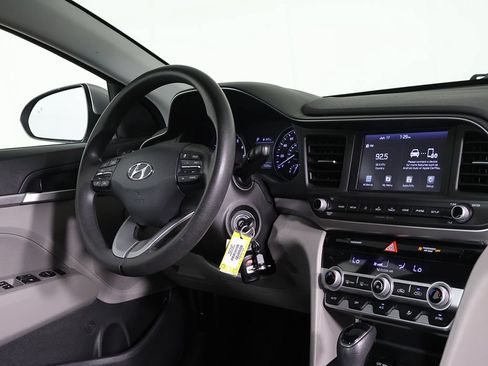 Used 2020 Hyundai Elantra SEL FWD image 23