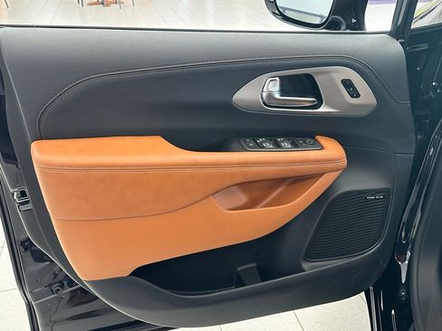 New 2026 Chrysler Pacifica Pinnacle image 9