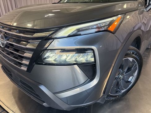 Used 2025 Nissan Rogue SV image 9