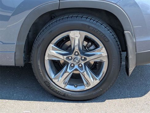 Used 2018 Toyota Highlander Limited Platinum AWD/4WD image 9