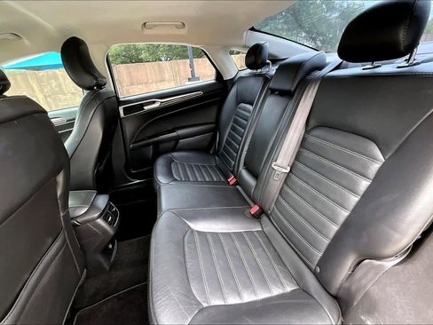 Used 2015 Ford Fusion SE w/ Equipment Group 202A image 17