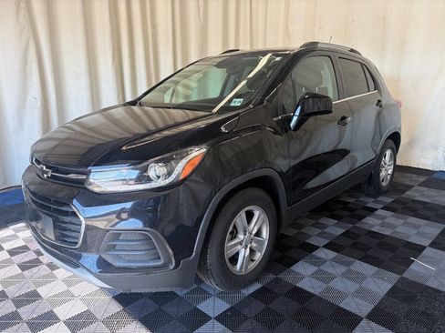 Used 2019 Chevrolet Trax LT FWD image 2