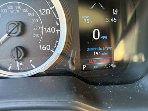 Used 2020 Toyota Corolla LE image 2