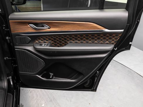 Used 2025 Jeep Grand Cherokee L Summit image 37