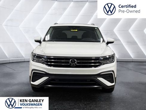 Certified 2024 Volkswagen Tiguan SE w/ Panoramic Sunroof Package AWD/4WD image 2