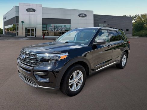 Used 2023 Ford Explorer XLT AWD/4WD image 5