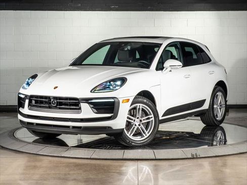 Used 2025 Porsche Macan AWD/4WD image 1