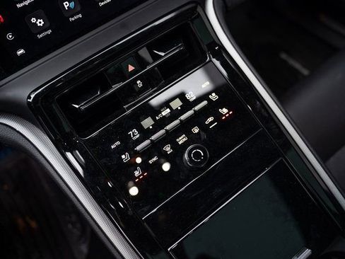 Certified 2025 Porsche Panamera 4 AWD/4WD image 25